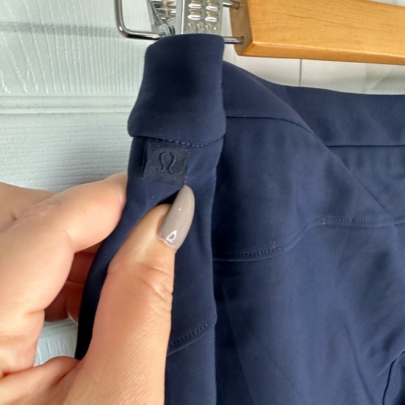 Lululemon On The Move Pant *Lightweight sz.8 True Navy - Picture 7 of 8